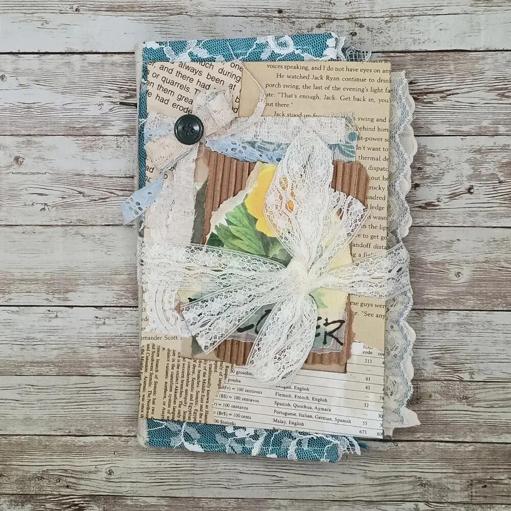 Turquoise Embellished Junk Journal: Flowers, Birds and Butterflies (Discover)